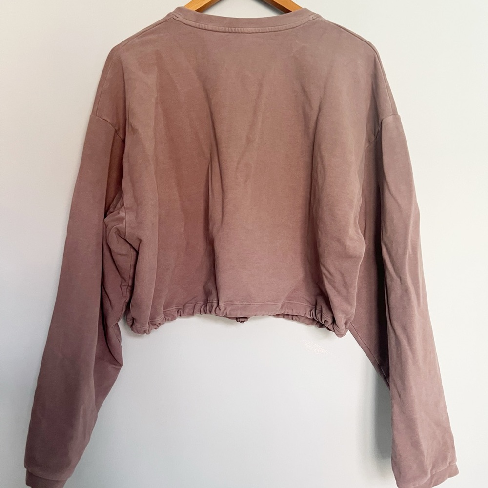 The Group by Babaton Aritzia Region Cropped Sweatshirt in Mauve - Picture 3 of 9